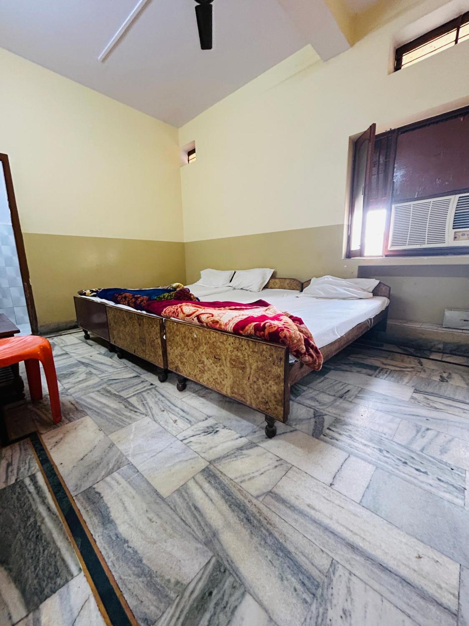 Satsang Lodge Varanasi Eksteriør billede